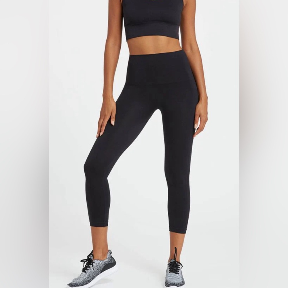 Spanx “Look At Me Now” Seamless Cropped Leggings - Black Sz L